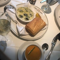 Photo taken at Truluck&amp;#39;s Seafood Steak &amp;amp; Crab by Olena T. on 8/17/2019