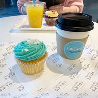 Photo taken at LOLA&amp;#39;S Cupcakes by み づ. on 1/4/2021