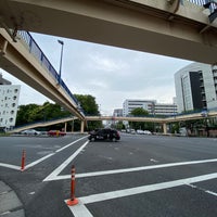 Photo taken at 天現寺橋交差点 by わっくん on 5/10/2020