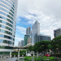 Photo taken at Sathorn Square by わっくん on 9/20/2022