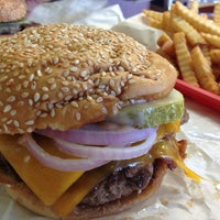 8/14/2013にEllen S.がLobby&amp;#39;s Beef-Burgers-Dogsで撮った写真