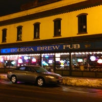 Foto tirada no(a) Bodega Brew Pub por Kevin C. em 2/8/2013