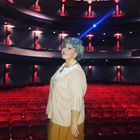 Foto diambil di Riverside Theatre oleh Ethel M. pada 11/17/2017