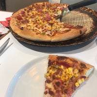 Photo taken at Pizza Hut by 👑 NEJDET 👑 on 9/15/2019