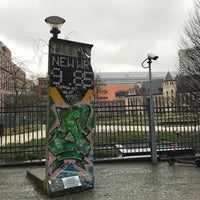 Photo taken at Berlin Wall Brussels by Maximilian S. on 3/2/2020
