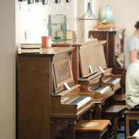 7/29/2013에 Taylor M.님이 A-1 Piano Sales &amp;amp; Rentals에서 찍은 사진