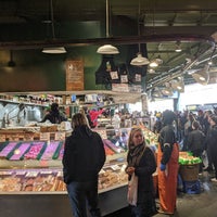 Photo taken at Pike Place Fish Market by Hsiu-Fan W. on 2/17/2020