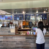 Photo taken at Fantasia Coffee &amp;amp; Tea by Hsiu-Fan W. on 5/13/2023