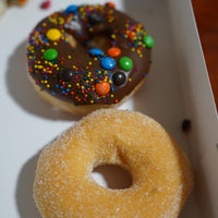 Photo taken at Krispy Kreme Doughnuts by Hsiu-Fan W. on 7/23/2023