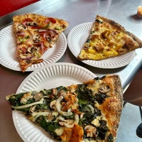 Foto tomada en Abbot&amp;#39;s Pizza Company  por Joann S. el 6/19/2023