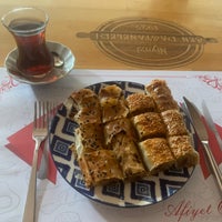 Photo taken at Şen Pastaneleri Cafe &amp;amp; Bistro by Ismail D. on 11/1/2022