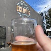 รูปภาพถ่ายที่ Ecliptic Brewing โดย Brian M. เมื่อ 10/27/2022
