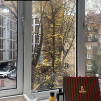 Photo taken at London Marriott Hotel Kensington by Alotaibi on 11/22/2023