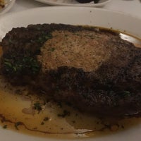 Снимок сделан в Dickie Brennan&amp;#39;s Steakhouse пользователем Brian G. 9/10/2018