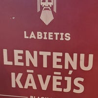 Foto diambil di Labietis atzars Centrāltirgū | Labietis Central Market Beer Branch oleh Neil pada 9/10/2022