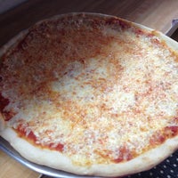 5/8/2013에 Lupe C.님이 Luigi&amp;#39;s Pizza에서 찍은 사진