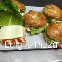 8/14/2017 tarihinde Luigi&amp;#39;s Pizzaziyaretçi tarafından Luigi&amp;#39;s Pizza'de çekilen fotoğraf