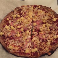 Foto tirada no(a) The Healthy Pizza Company por J N. em 1/17/2015