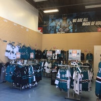 Das Foto wurde bei Hockey-X Superstore von Richie W. am 7/23/2020 aufgenommen