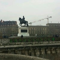 Photo taken at Place du Pont Neuf by Daesung P. on 12/5/2016