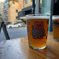 Photo taken at Mikkeller Bar Seoul by SunUk ✈️ 🥢🍷🍴🌇 on 9/17/2022
