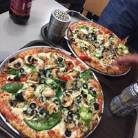 รูปภาพถ่ายที่ Pomodoro Pizza โดย Hayder A. เมื่อ 10/25/2016