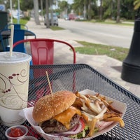 Foto tirada no(a) Charm City Burger Company por SAMI🇸🇦✈️ em 10/24/2023