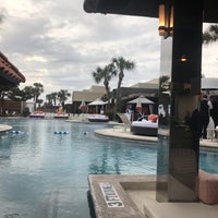 Das Foto wurde bei H2o Pool + Bar at The San Luis Resort von Linton W. am 1/30/2019 aufgenommen