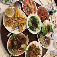 รูปภาพถ่ายที่ Confucius Seafood Restaurant โดย Linton W. เมื่อ 7/29/2019