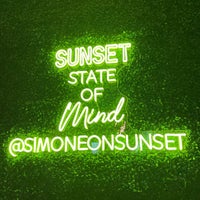 Foto tirada no(a) Simone on Sunset por Linton W. em 9/9/2022