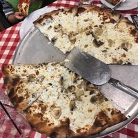 Photo taken at Grimaldi&amp;#39;s Pizzeria by Linton W. on 7/14/2019
