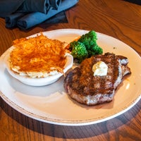 Foto scattata a Grizzly&amp;#39;s Wood-Fired Grill &amp;amp; Steaks da Grizzly&amp;#39;s Wood-Fired Grill &amp;amp; Steaks il 4/10/2018