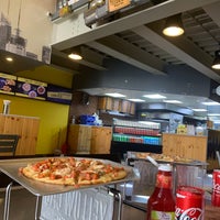 Foto scattata a Yellow Cab Pizza Co. da Majeed 🎵 il 9/11/2022