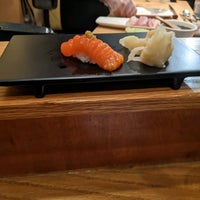 Foto diambil di Tanoshi Sushi oleh Joe C. pada 4/23/2022