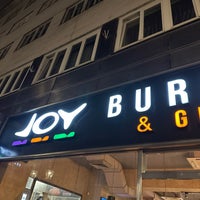 Foto scattata a Joy Burger Bar &amp;amp; Grill da Moayed ♒️ il 10/14/2023