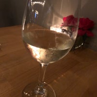 Foto tirada no(a) Sara the Wine Bar por Jannet S. em 9/27/2019