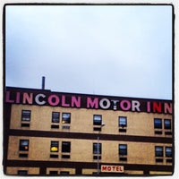 Photo taken at Lincoln Motor Inn by chuckdafonk F. on 5/9/2014