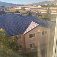 Foto diambil di SpringHill Suites Salt Lake City Draper oleh Luke U. pada 10/16/2022