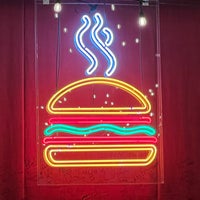 Foto tirada no(a) Burger Joint por J J. em 4/17/2024