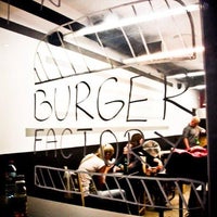 Das Foto wurde bei Burger Factory von Burger Factory am 7/17/2013 aufgenommen