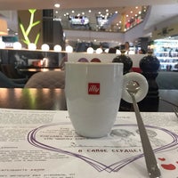 Photo taken at illy «Gusto Giusto» by Liza A. on 9/18/2019