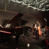 Photo taken at The Ellington Jazz Club by Rodrigo Samuel on 5/19/2018