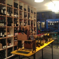 Photo prise au Wineshop par Michael S. le5/25/2013