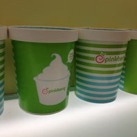Photo taken at Pinkberry by Siwat S. on 5/9/2013