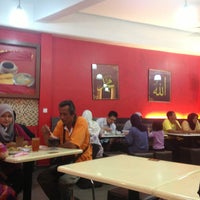 รูปภาพถ่ายที่ Restoran Haji Sharin Low KB โดย aRel !. เมื่อ 2/1/2013