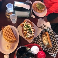 5/14/2017 tarihinde Sheila H.ziyaretçi tarafından Butter And Zeus Waffle Sandwiches'de çekilen fotoğraf