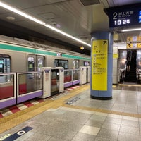 Photo taken at Hanzomon Line Kinshicho Station (Z13) by kenji k. on 8/9/2022
