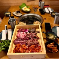 รูปภาพถ่ายที่ Jomon Japanese BBQ โดย Thiago S. เมื่อ 7/28/2023