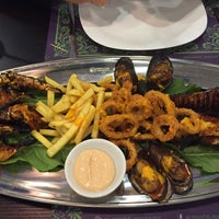 รูปภาพถ่ายที่ Al Moohit Restaurant โดย Tamara C. เมื่อ 9/7/2015