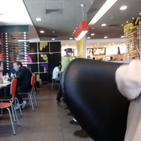 Photo prise au McDonald&amp;#39;s par Teresa L. le5/25/2013